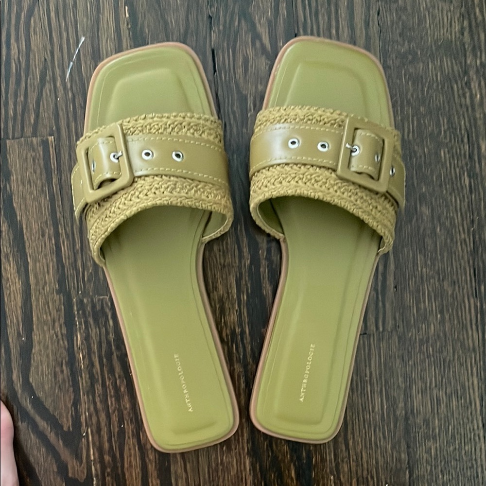 Never Worn Anthropologie Mossy Green Flat Sandals 41/10